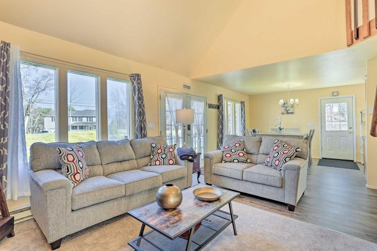 Peaceful Poconos Home With Lake And Pool Access! Long Pond Exterior foto