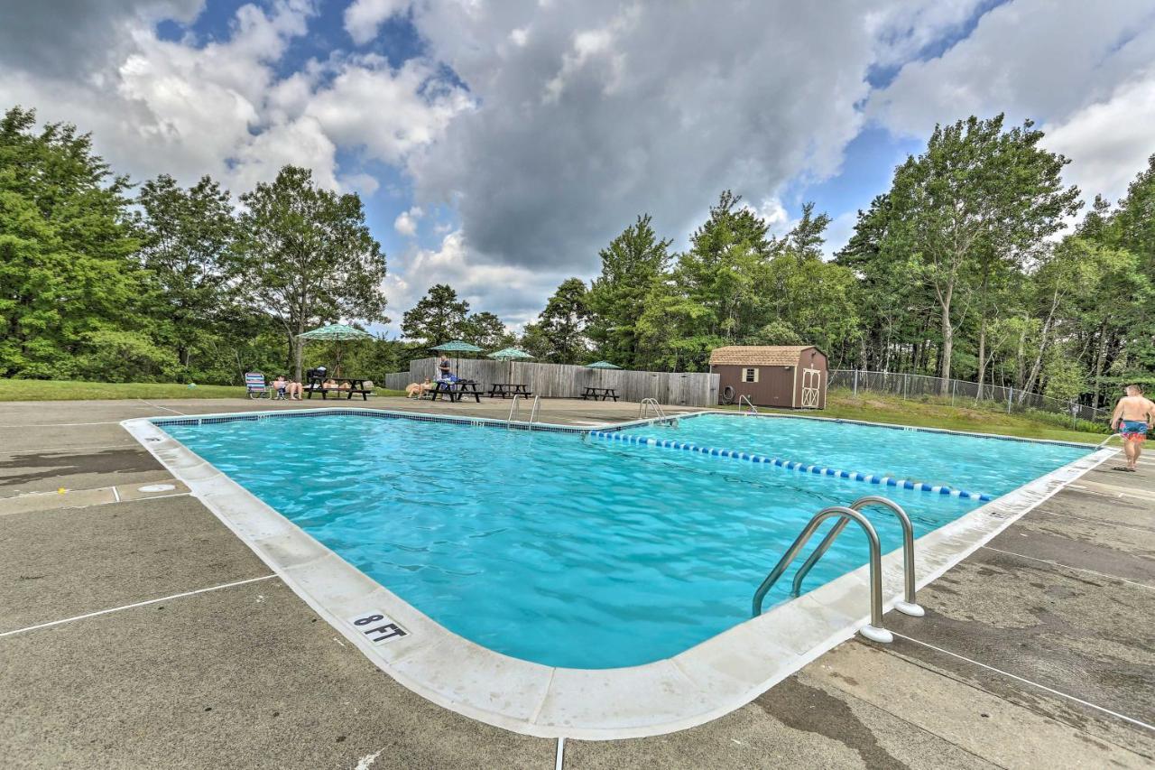 Peaceful Poconos Home With Lake And Pool Access! Long Pond Exterior foto