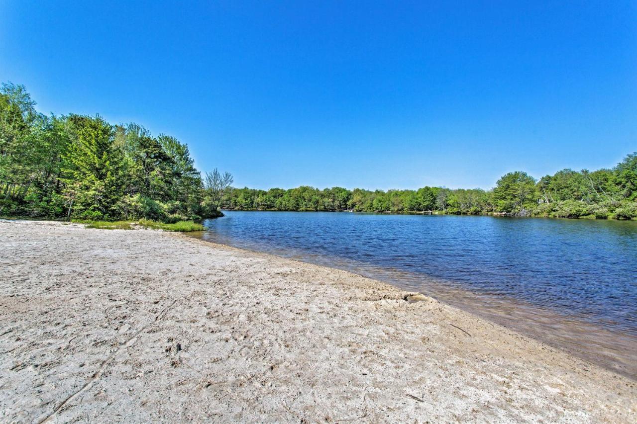 Peaceful Poconos Home With Lake And Pool Access! Long Pond Exterior foto